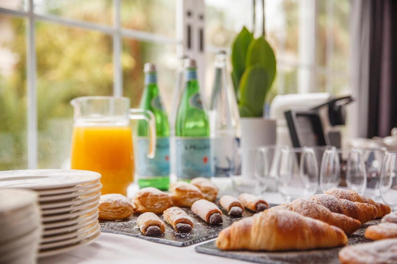 Hotel Pure Salt Garonda - Adults Only Playa de Palma  Exteriér fotografie A continental breakfast