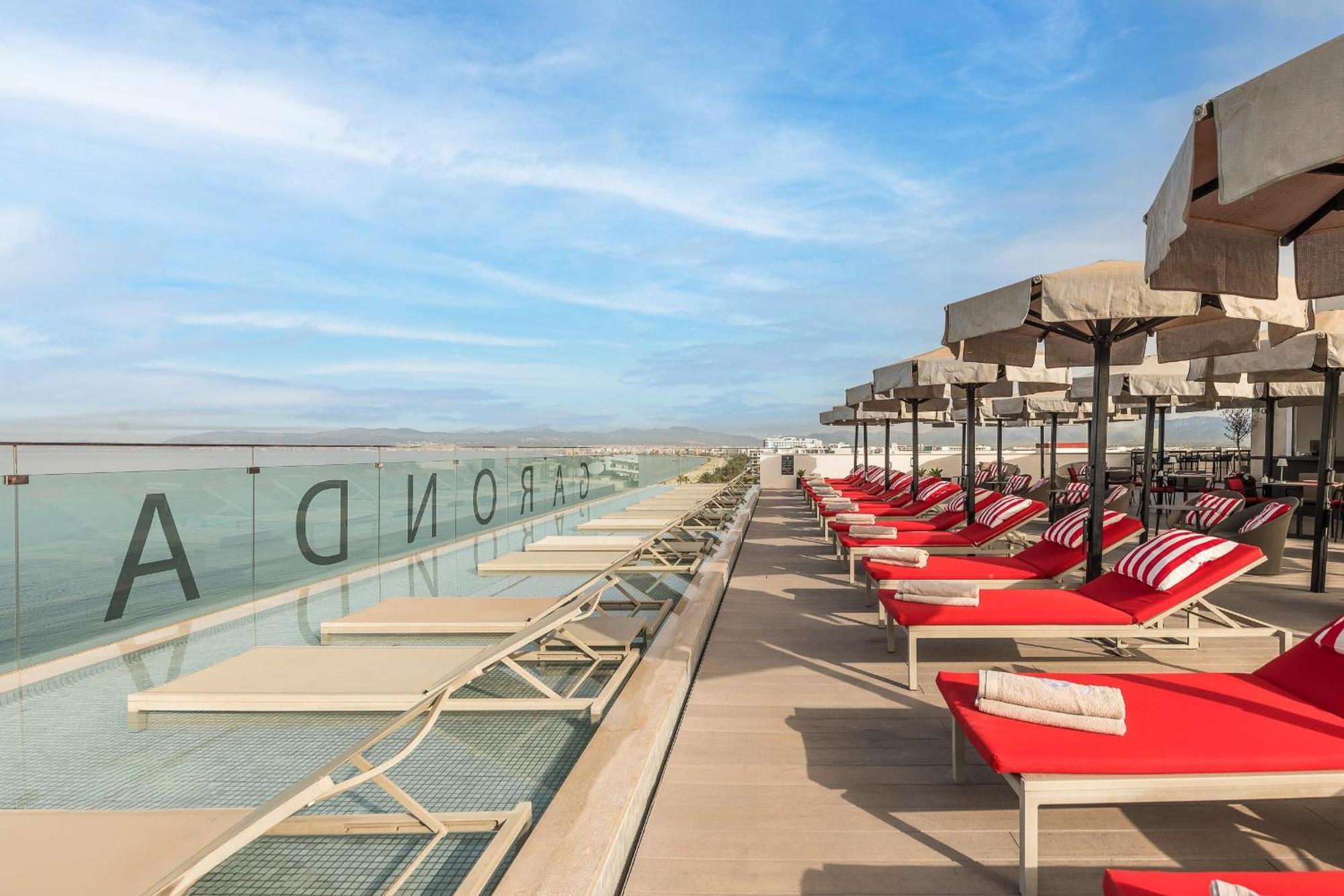 Hotel Pure Salt Garonda - Adults Only Playa de Palma  Exteriér fotografie The rooftop pool at the hotel