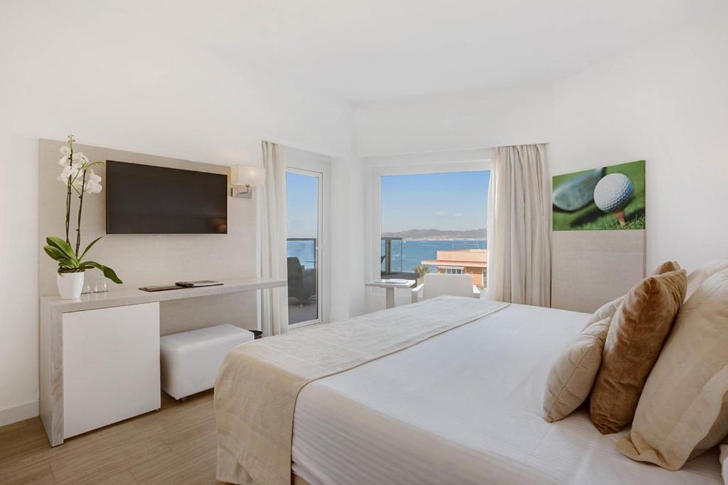 Hotel Pure Salt Garonda - Adults Only Playa de Palma  Exteriér fotografie A bedroom at the Hotel